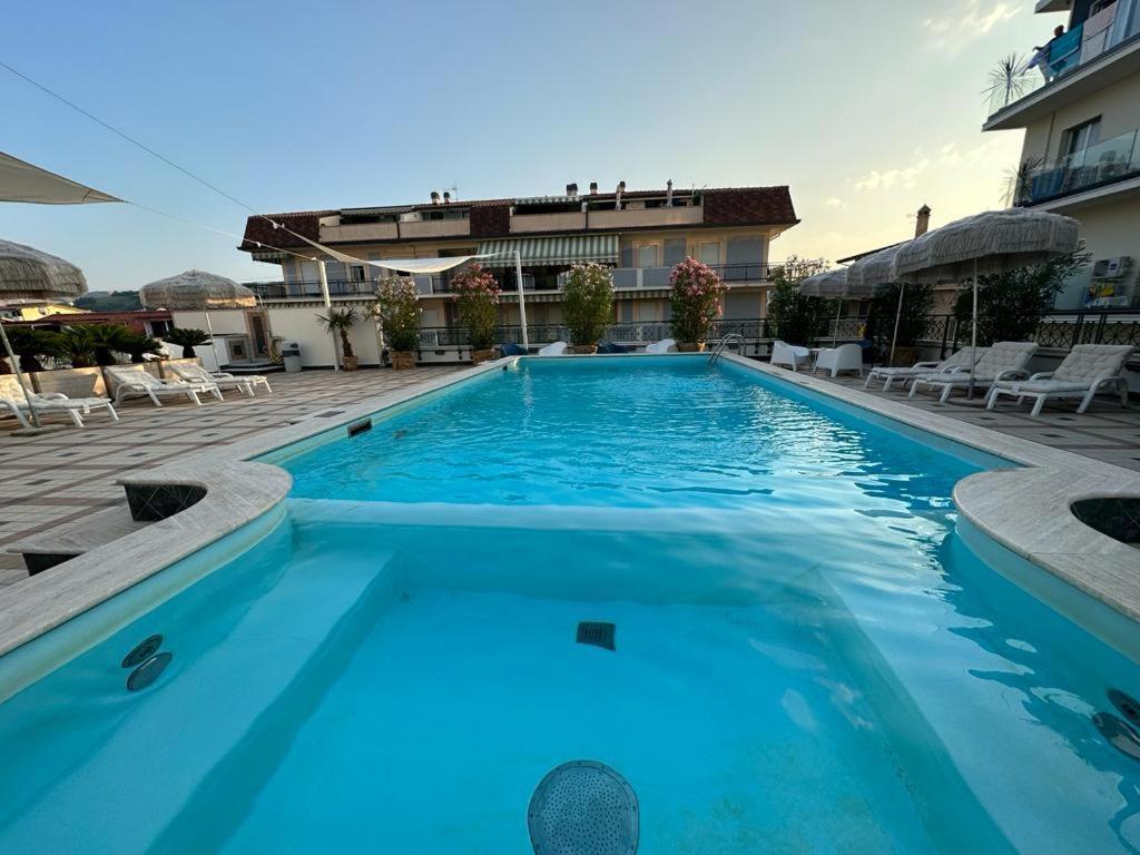 Hotel Costa Verde Pineto Exterior photo